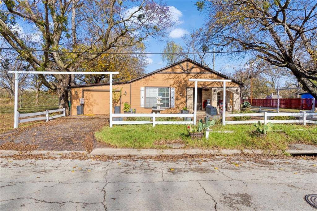 Gainesville, TX 76240,709 E Garnett Street