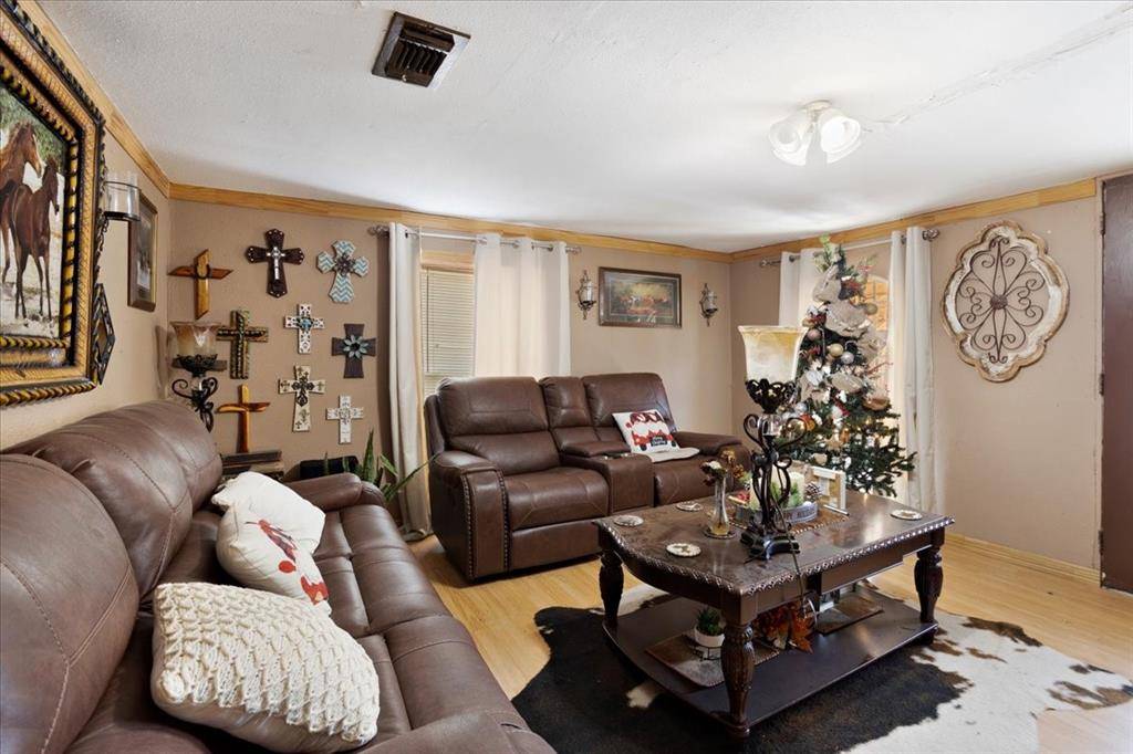 Gainesville, TX 76240,709 E Garnett Street