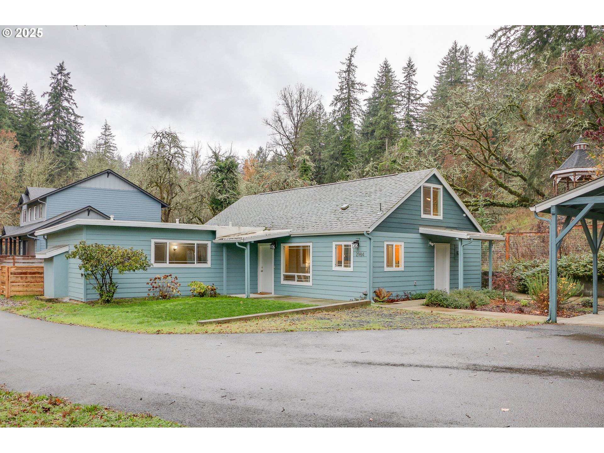 Eugene, OR 97403,2984 FLORAL HILL DR