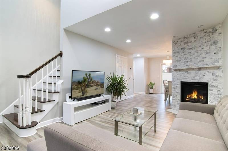 Saddle Brook Twp., NJ 07663,471 N Midland Ave #10