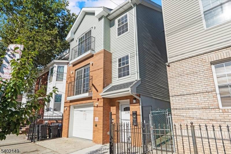 Newark City, NJ 07104,118 Oraton St