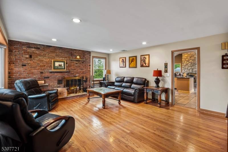 Florham Park Boro, NJ 07932,163 Briarwood Rd