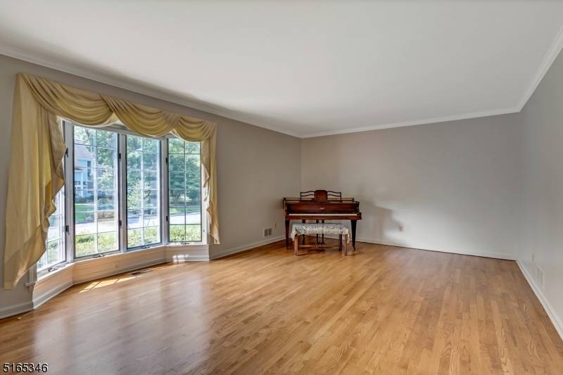 Summit City, NJ 07901,34 Woodmere Dr