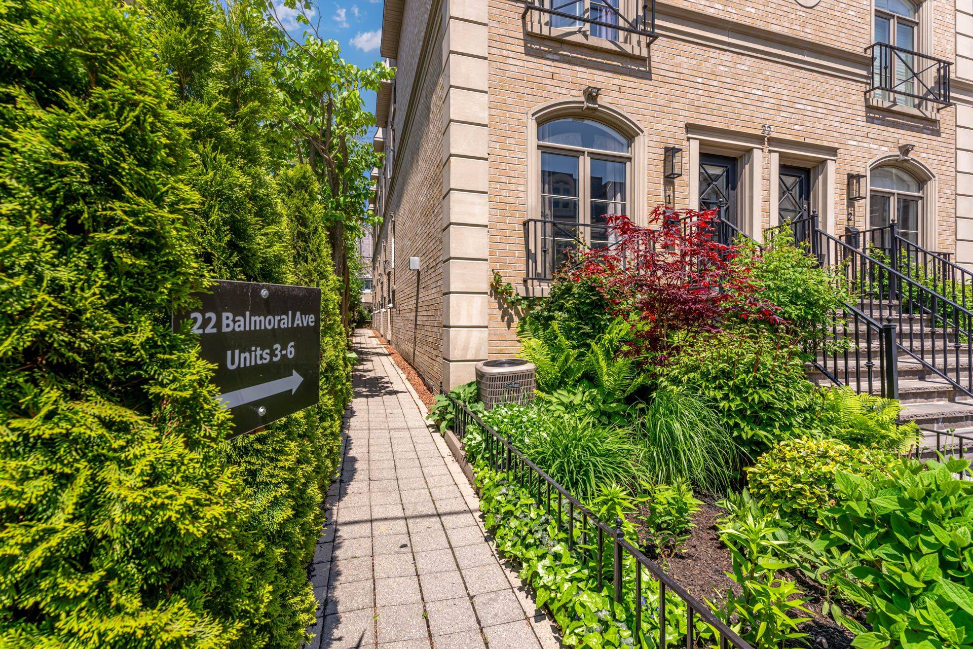 Toronto C02, ON M4V 1J4,22 Balmoral AVE #4