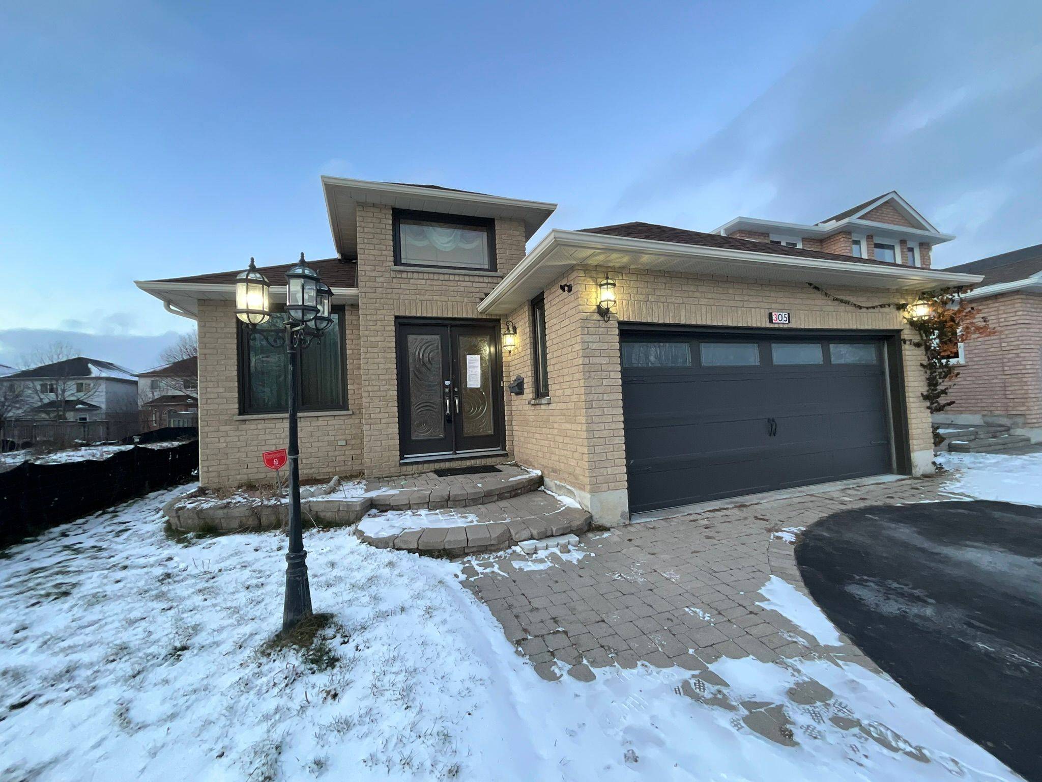 Clarington, ON L1E 3A7,305 Sandringham DR