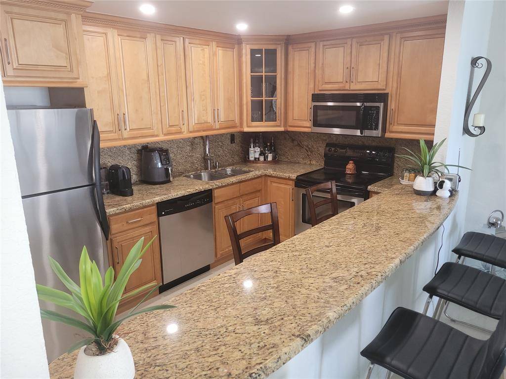 Sunny Isles Beach, FL 33160,19370 Collins Ave #809