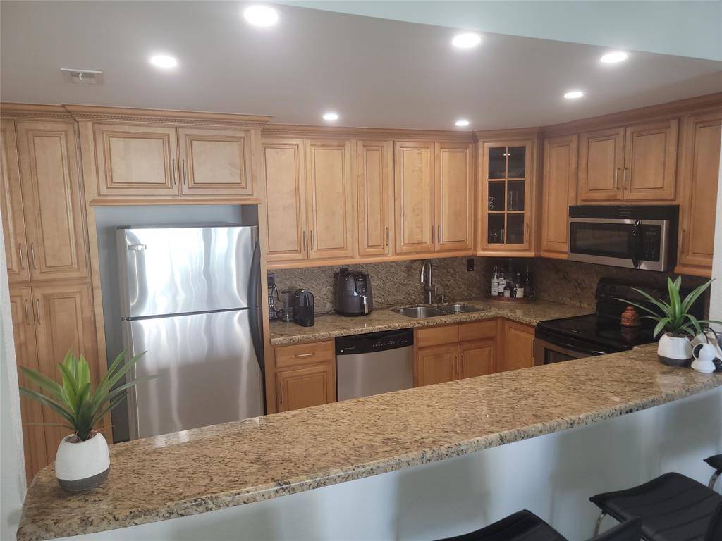 Sunny Isles Beach, FL 33160,19370 Collins Ave #809