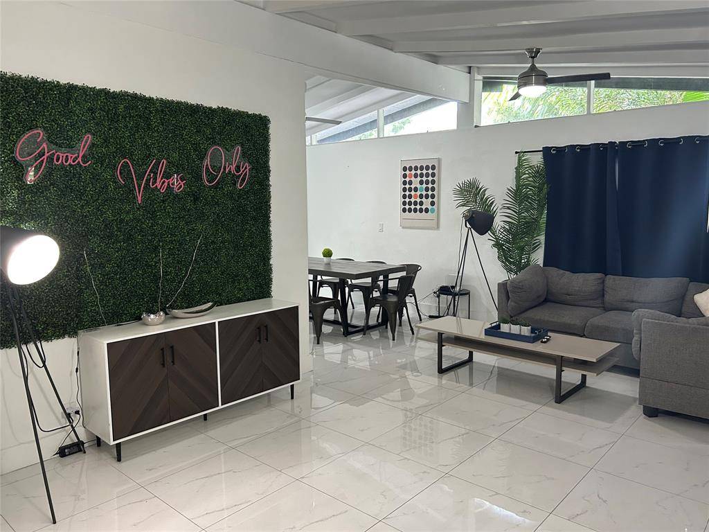 Fort Lauderdale, FL 33305,720 NE 17th Ct