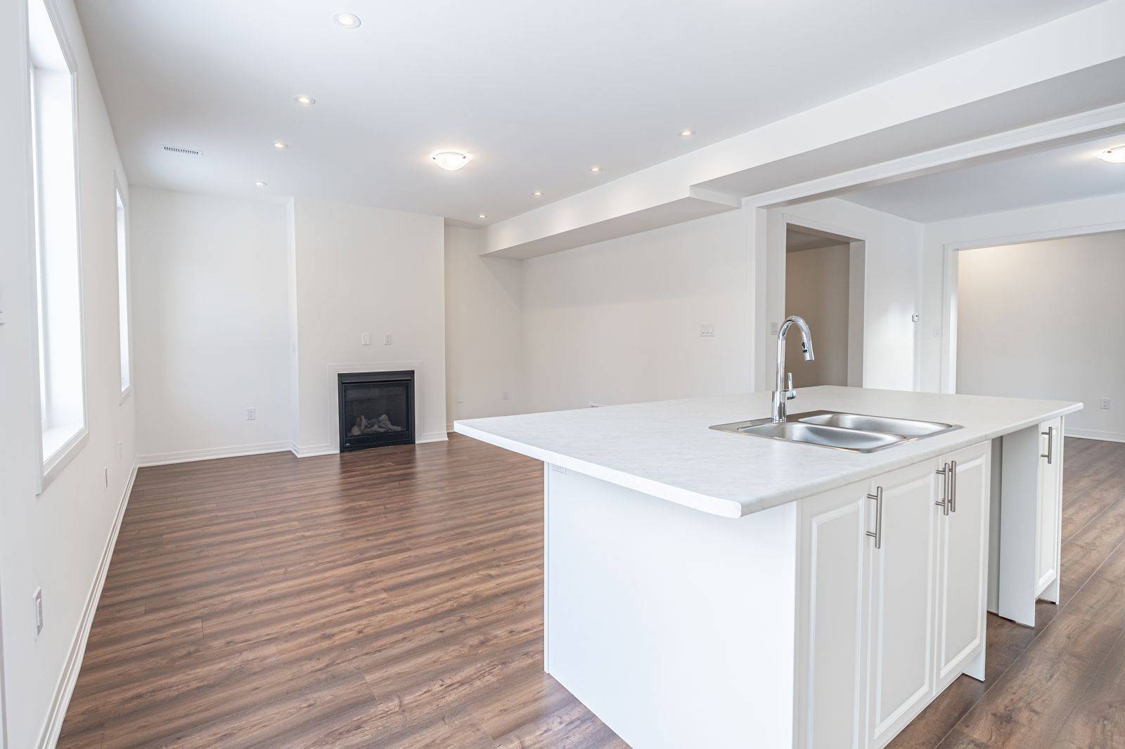 Barrie, ON L9J 0L1,112 West Oak TRL