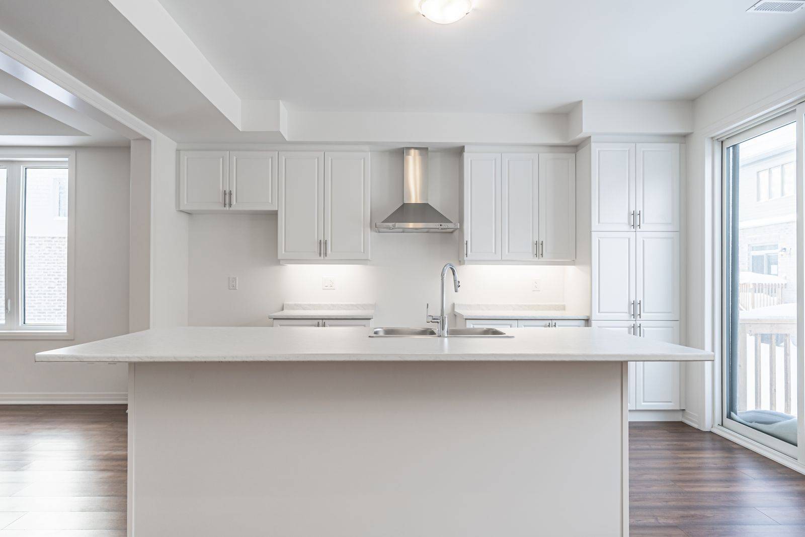 Barrie, ON L9J 0L1,112 West Oak TRL