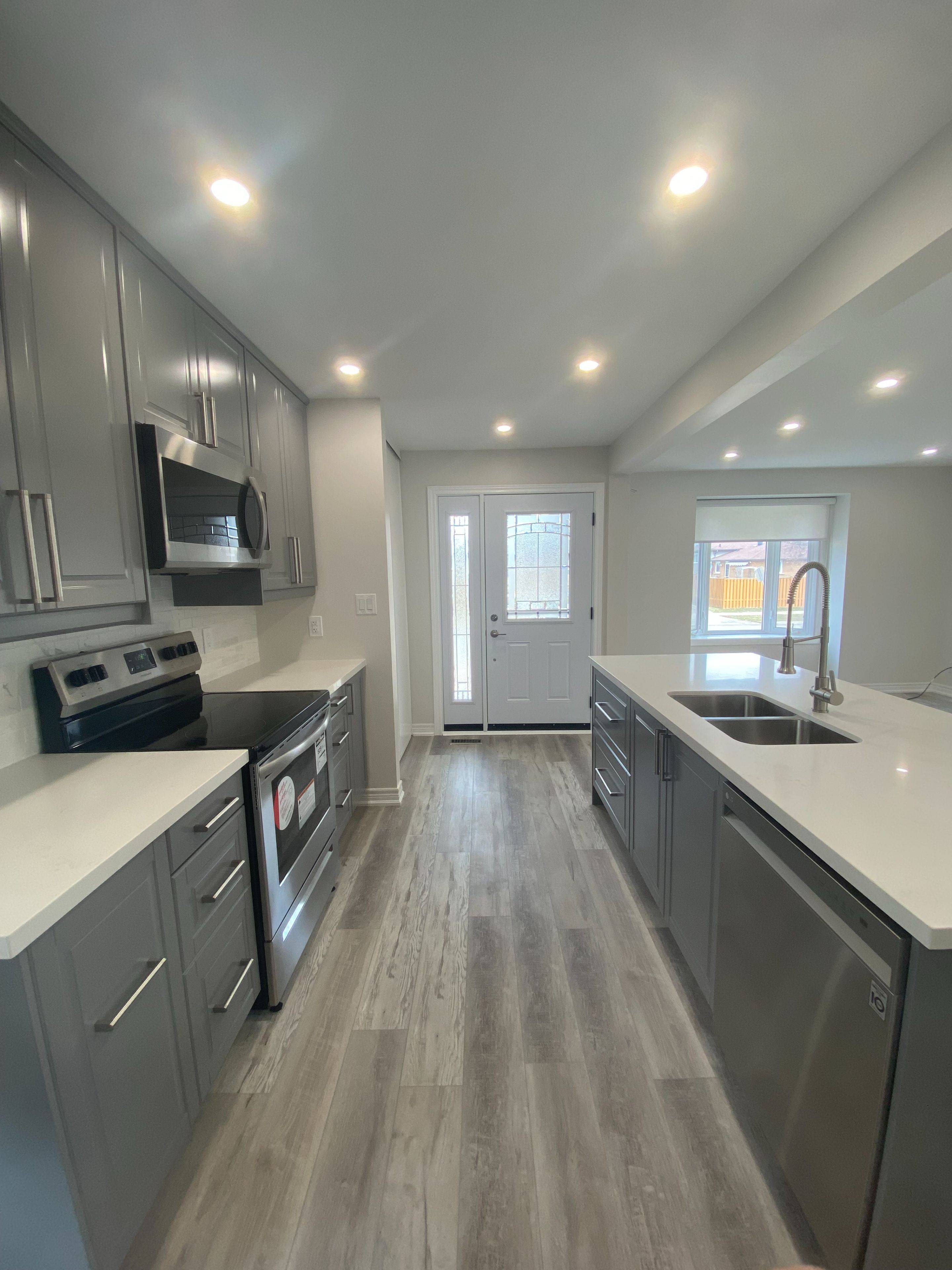 Toronto W10, ON M9V 4E6,118 Avening DR