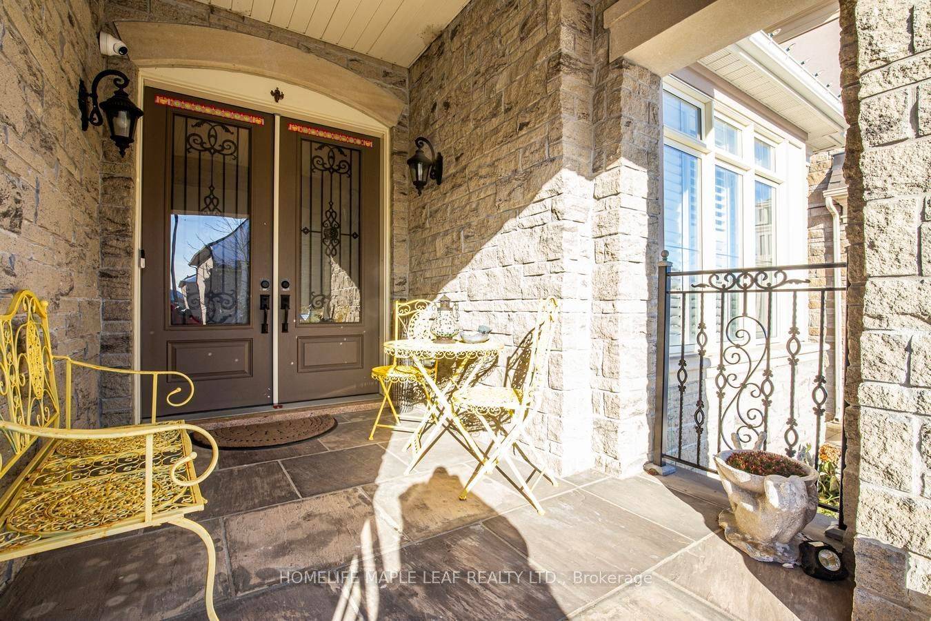 Brampton, ON L6P 4G9,42 Foothills CRES