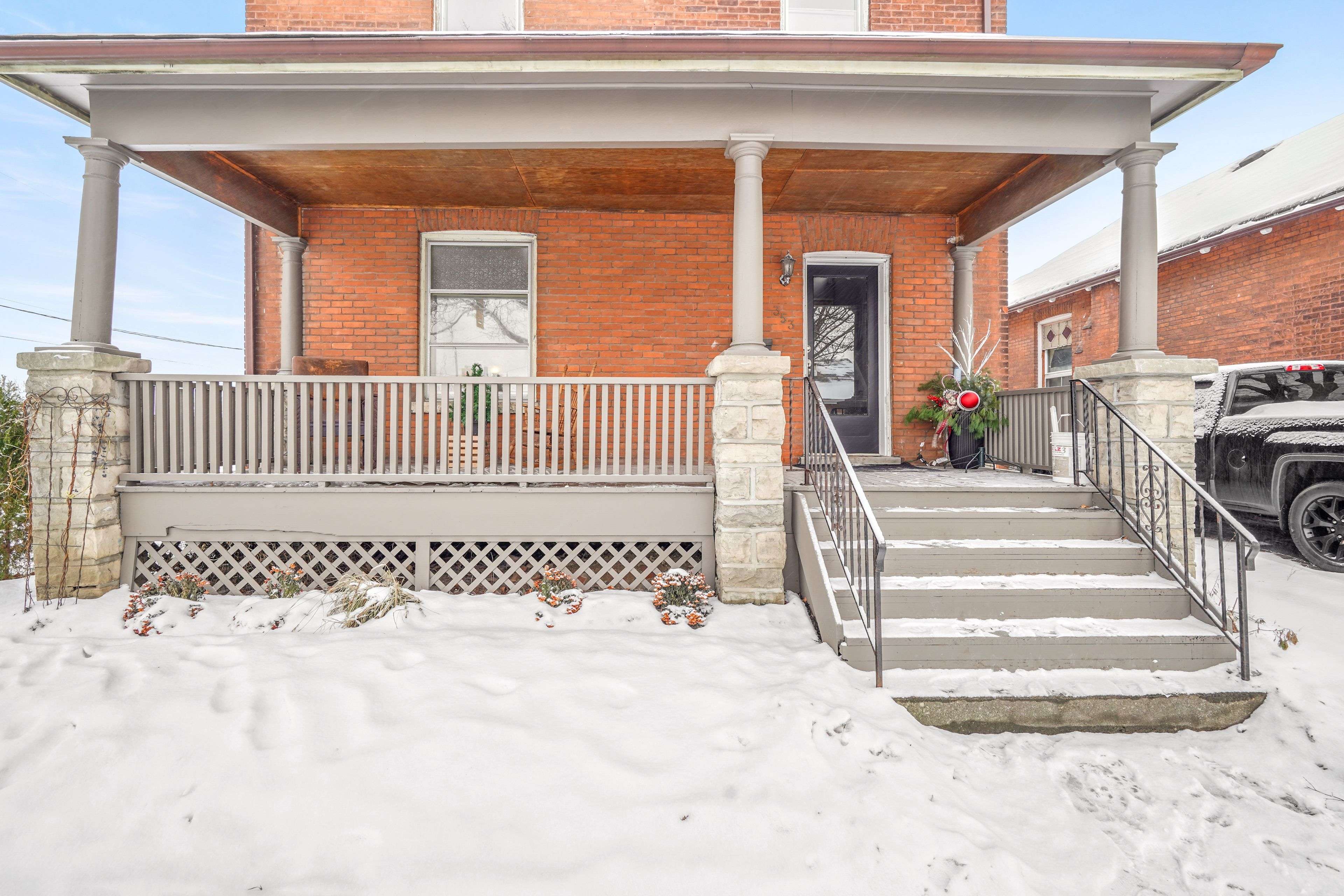Brantford, ON N3S 3V9,353 Dalhousie ST