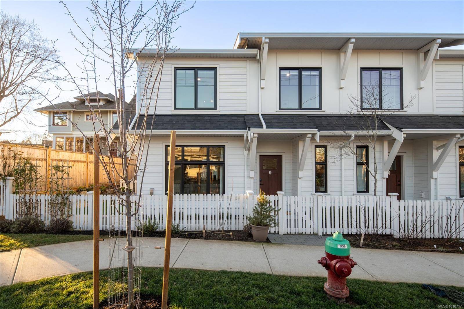 Victoria, BC V9A 1P6,3080 Washington Ave #1