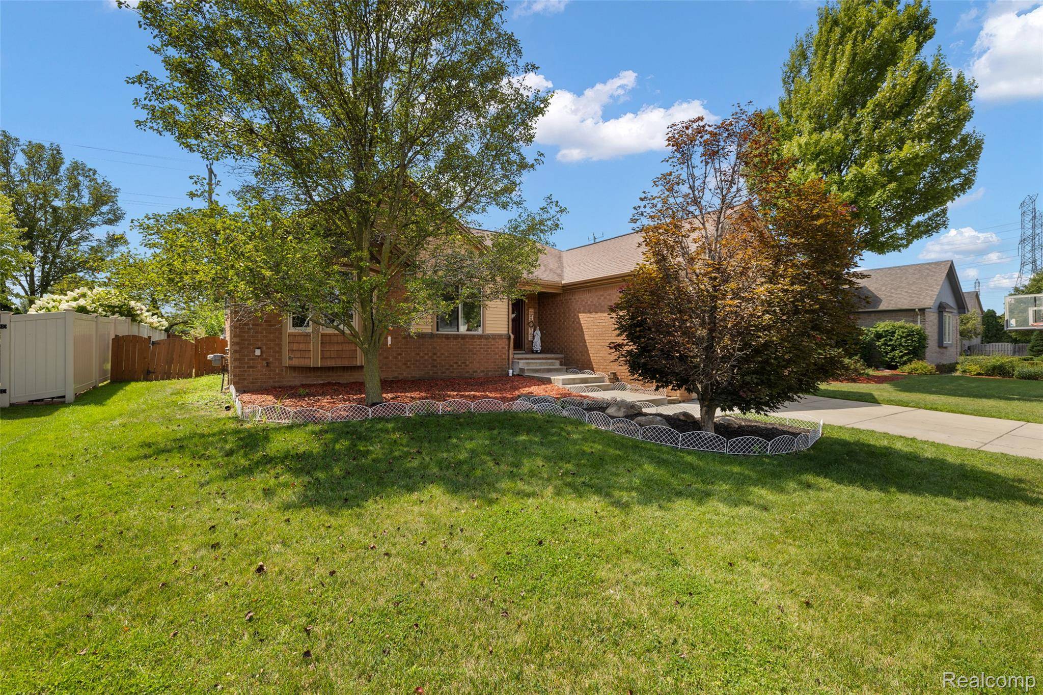 Sterling Heights, MI 48313,12862 Beechnut DR