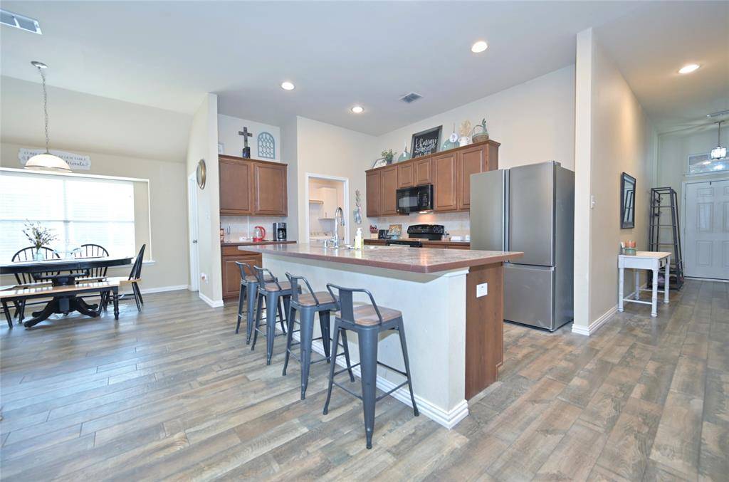 Burleson, TX 76028,741 W Bend Boulevard