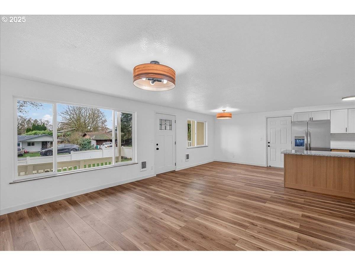 St Helens, OR 97051,424 S 9TH ST