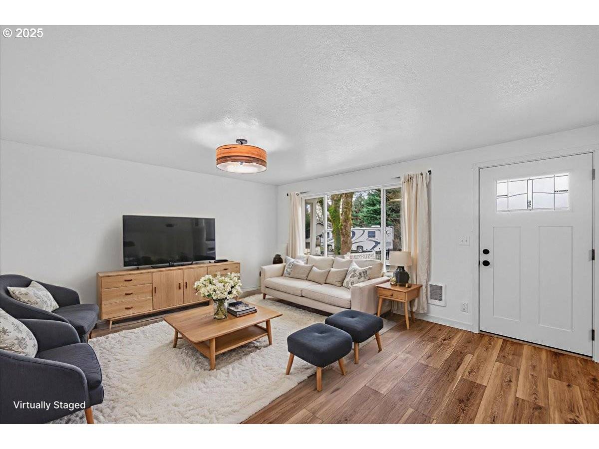 St Helens, OR 97051,424 S 9TH ST