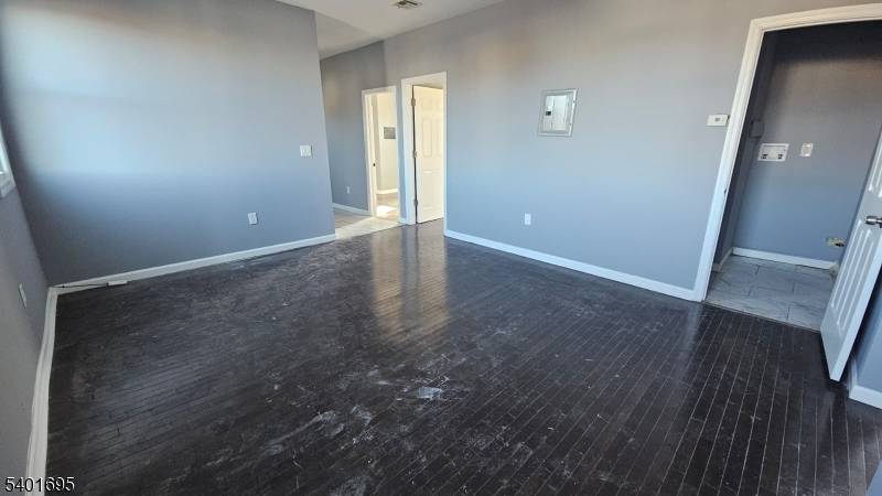 Newark City, NJ 07103,426 S 9Th St