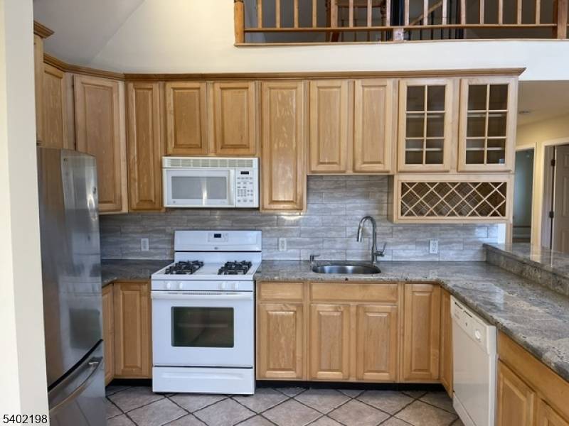 Edgewater Boro, NJ 07020,662 Undercliff Ave