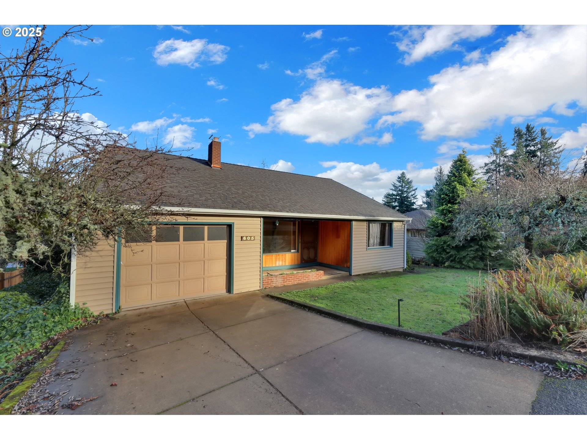 Eugene, OR 97405,605 FULVUE DR