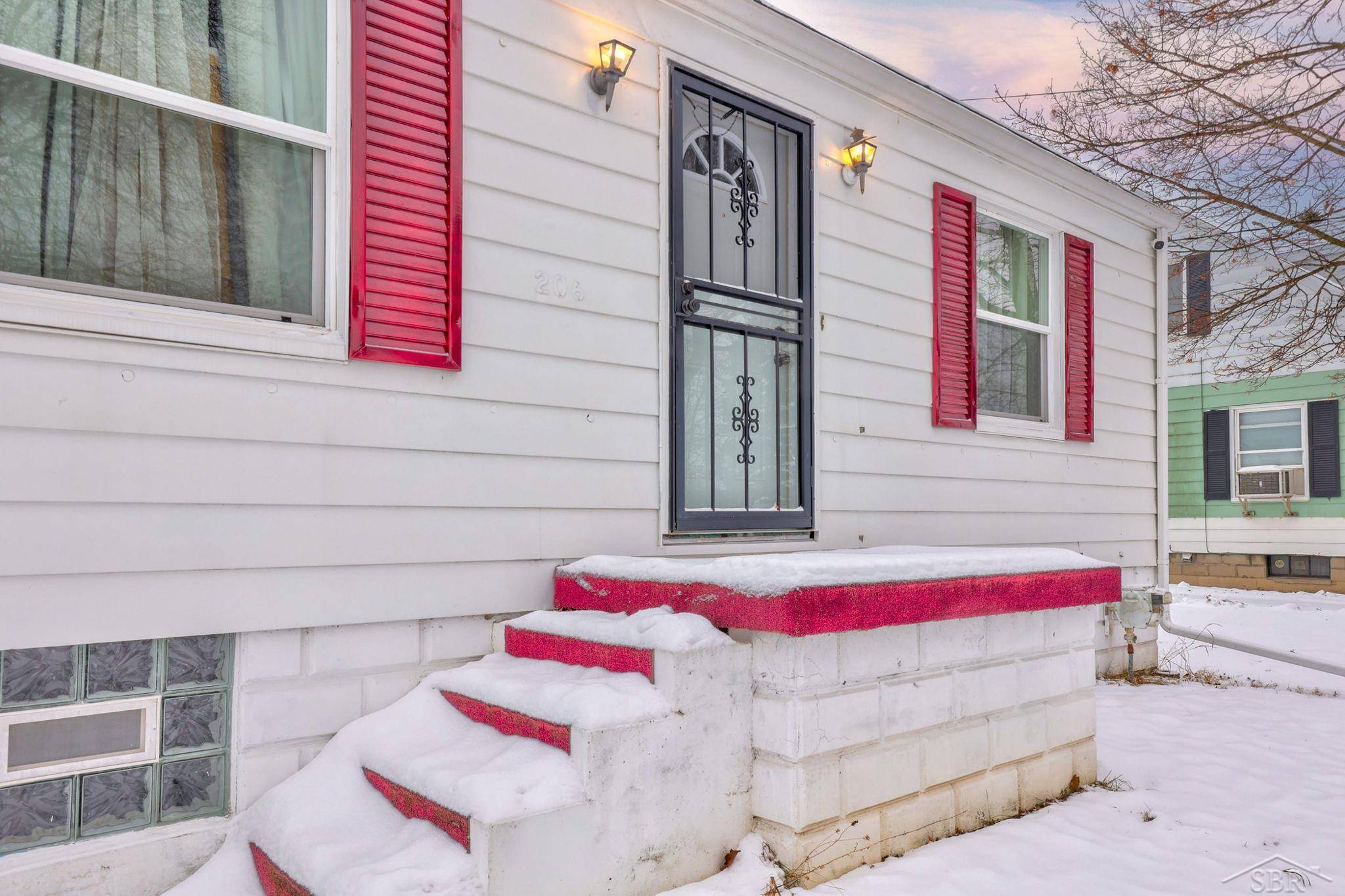 Saginaw, MI 48601,206 S 25th ST