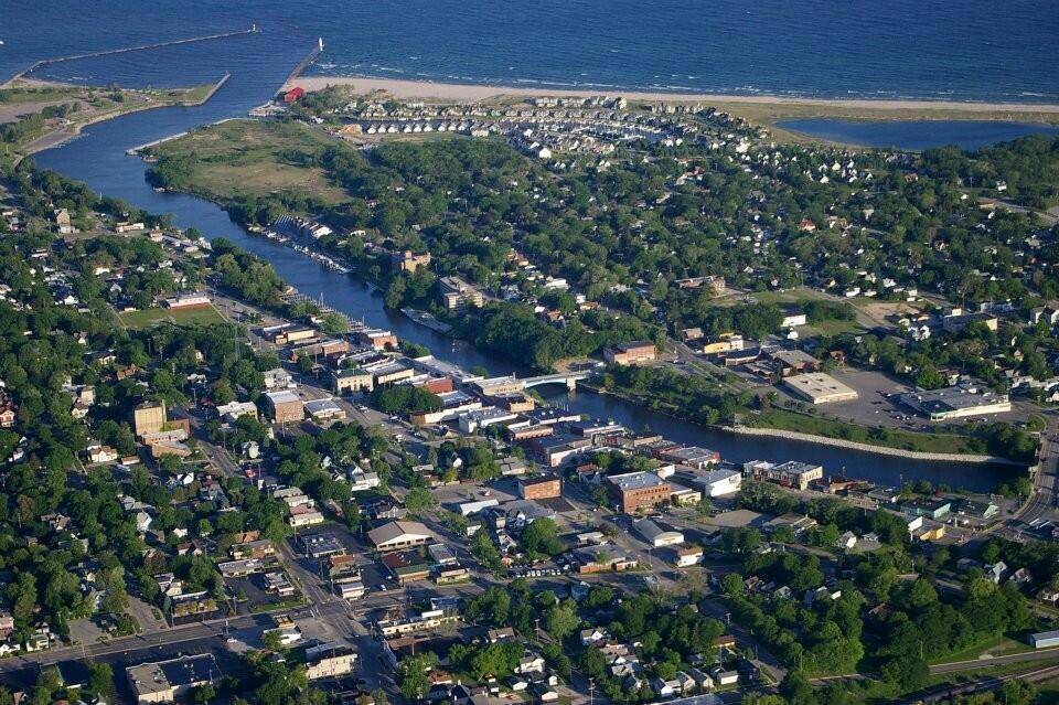 Manistee, MI 49660,303 First ST