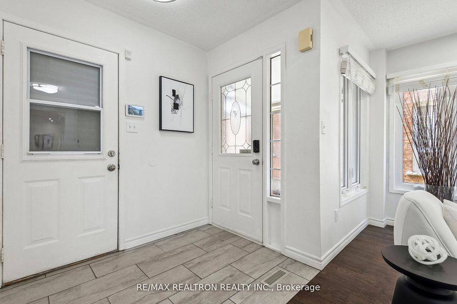 Pickering, ON L1X 2T8,1152 Gossamer DR