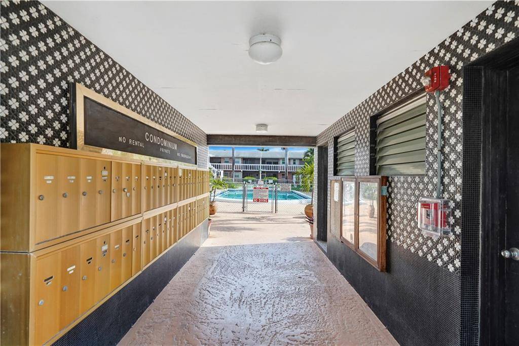 Hallandale Beach, FL 33009,160 NE 8th Ave #4A