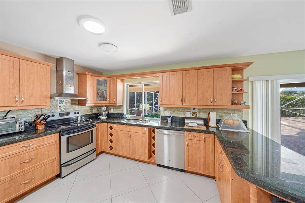 Tamarac, FL 33319,6207 Royal Poinciana Ln