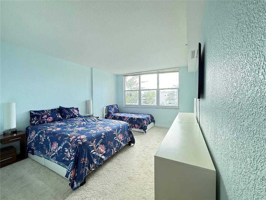 Hollywood, FL 33019,2501 S Ocean Dr #330