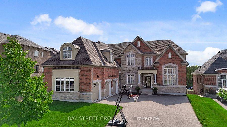 East Gwillimbury, ON L0G 1M0,71 Manor Glen CRES