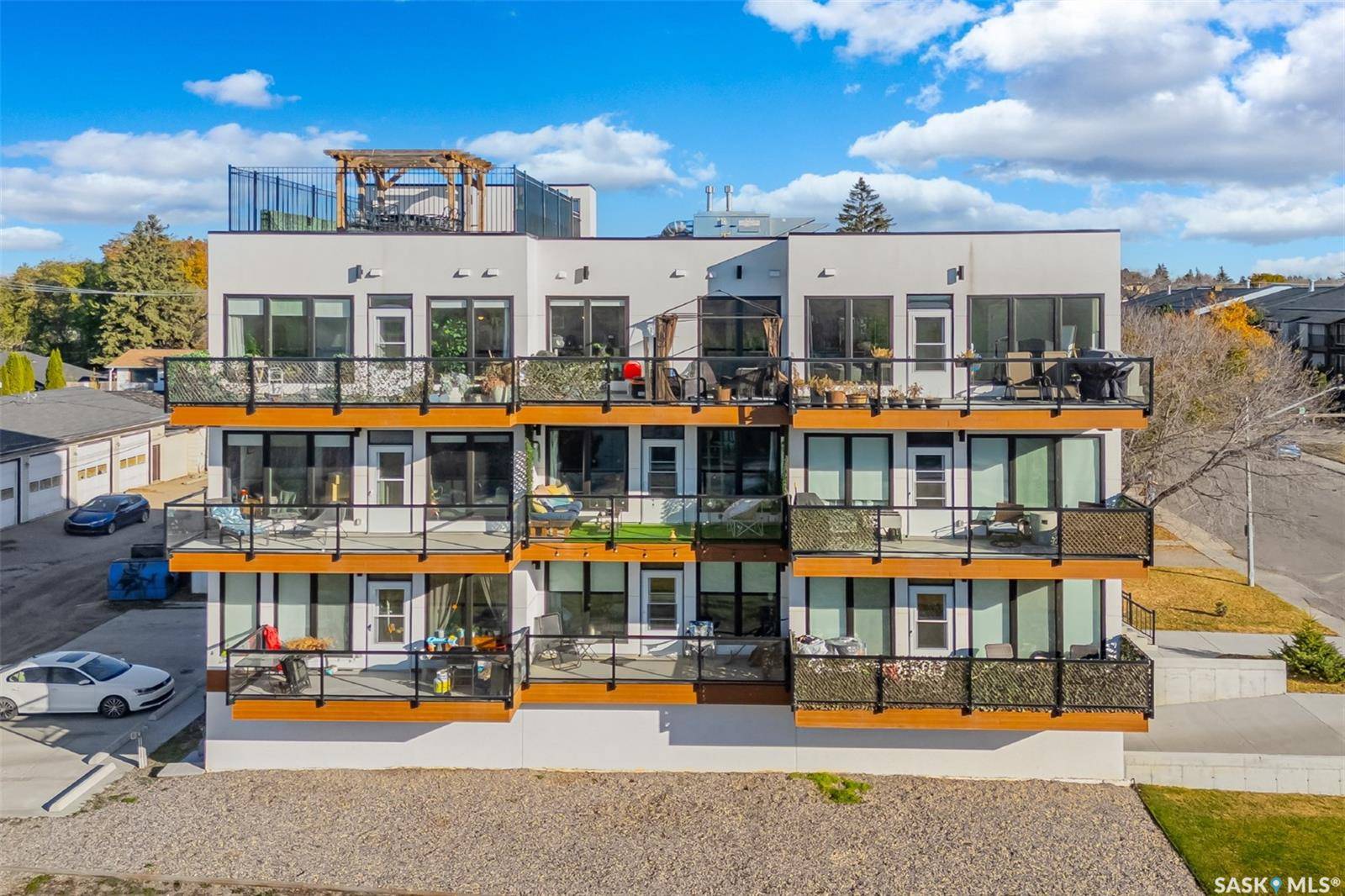 Saskatoon, SK S7M 0G5,811 Hilliard STREET W