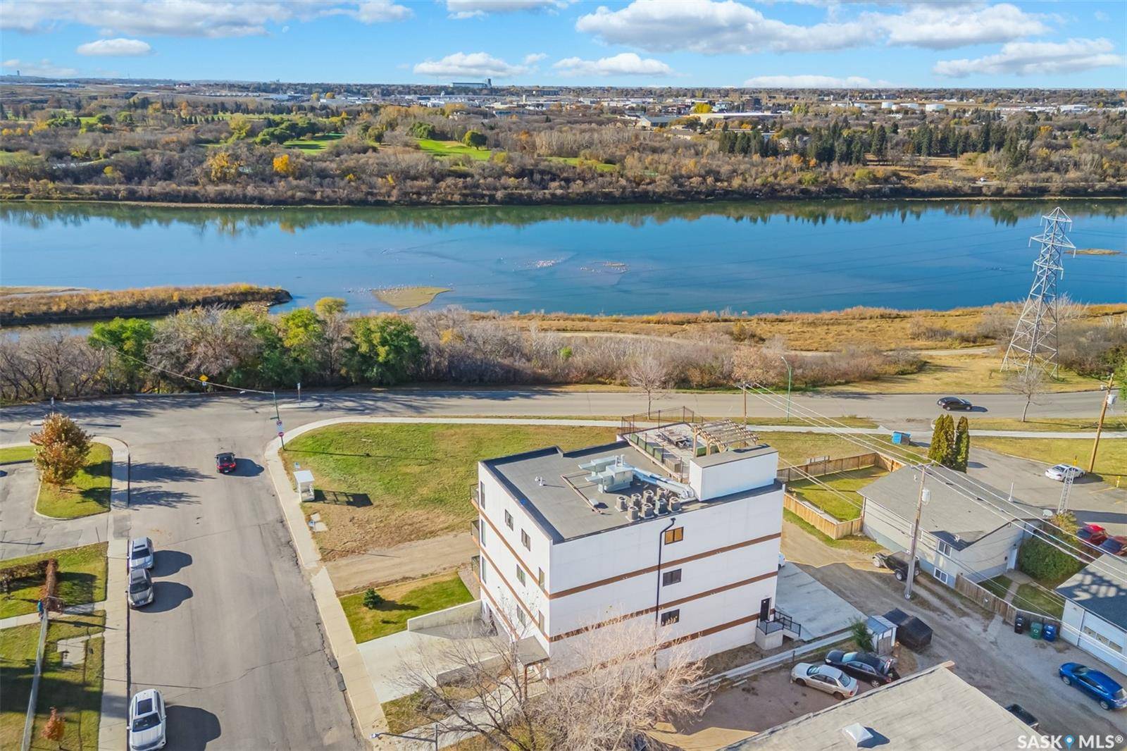 Saskatoon, SK S7M 0G5,811 Hilliard STREET W