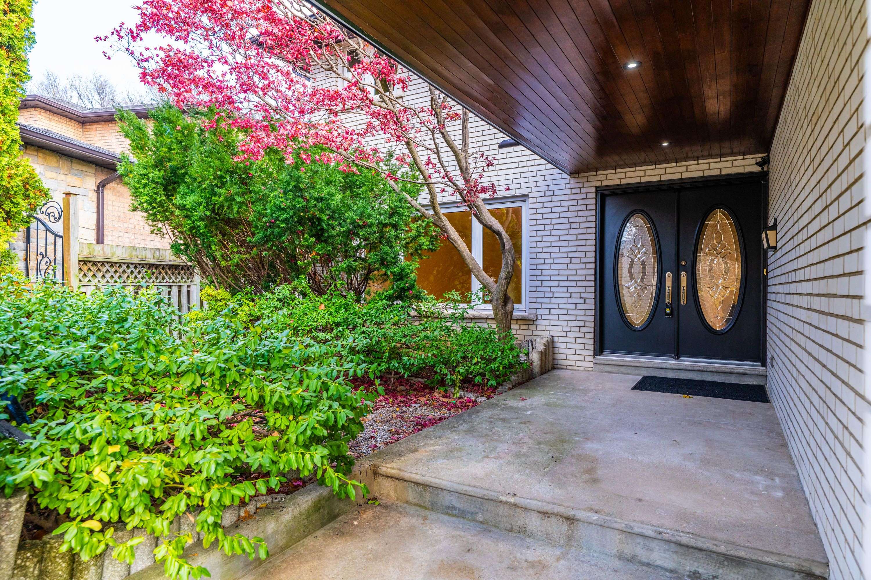 Toronto W09, ON M9P 3L8,43 Golfwood HTS E