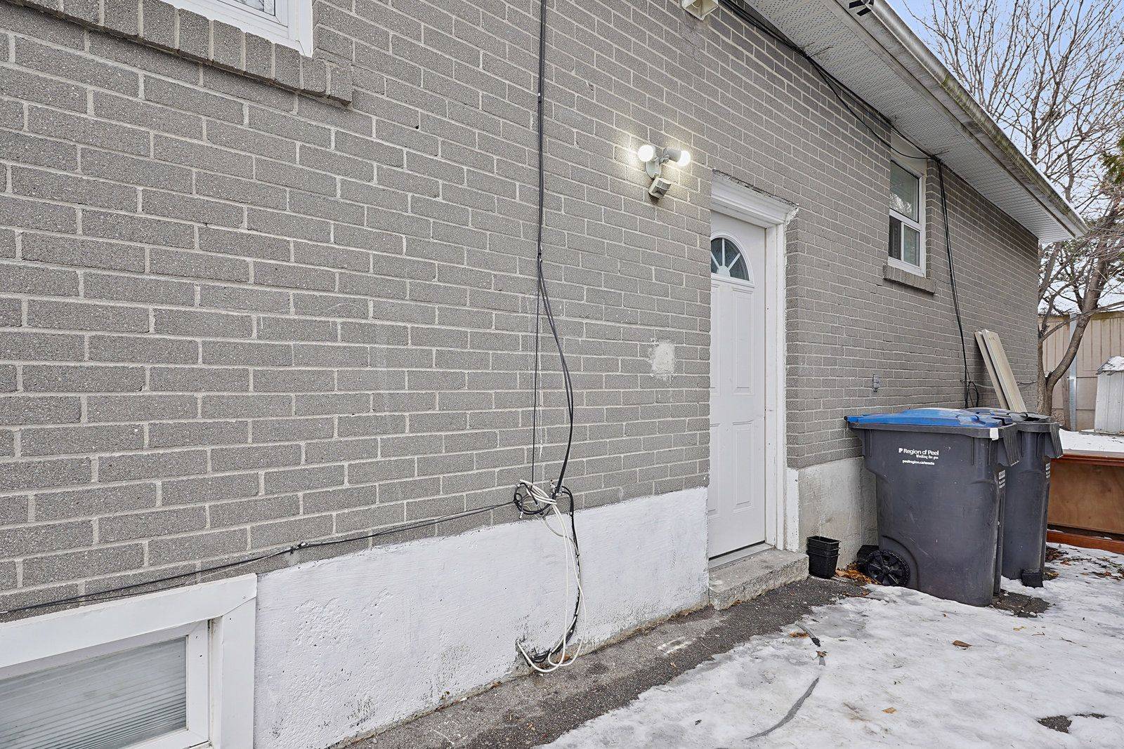 Brampton, ON L6T 2G2,89 Forsythia RD #Lower