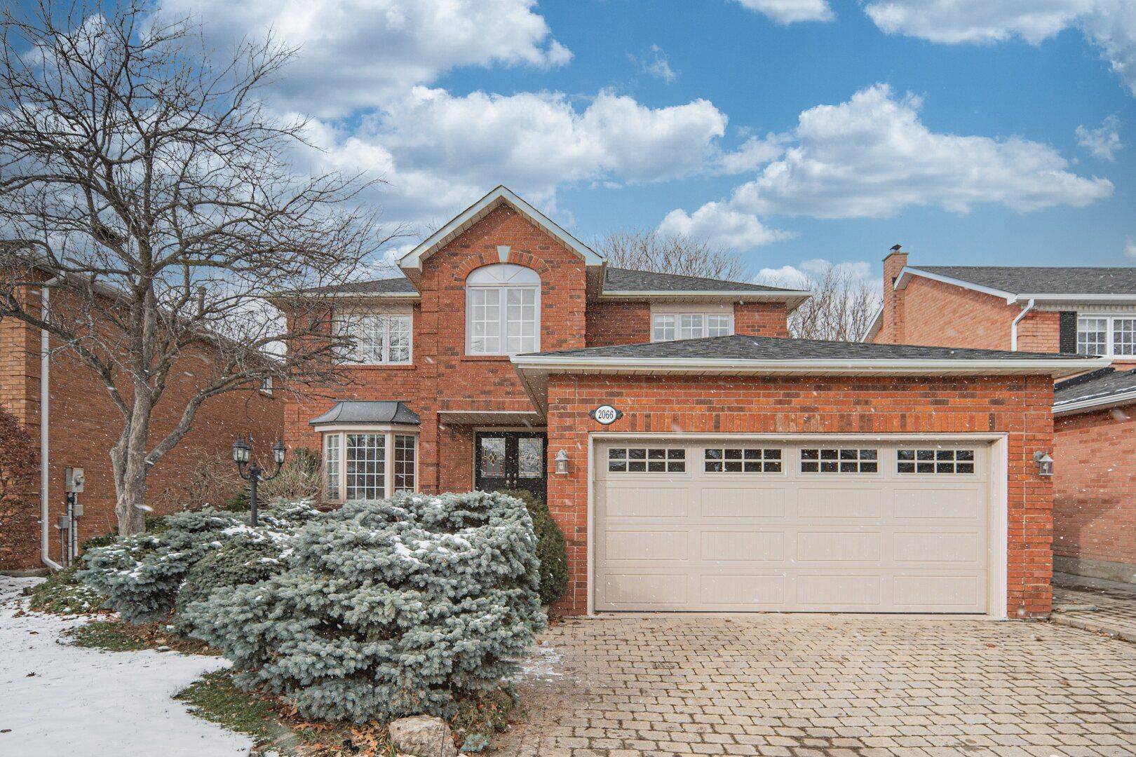 Oakville, ON L6H 5M4,2066 Pineview DR