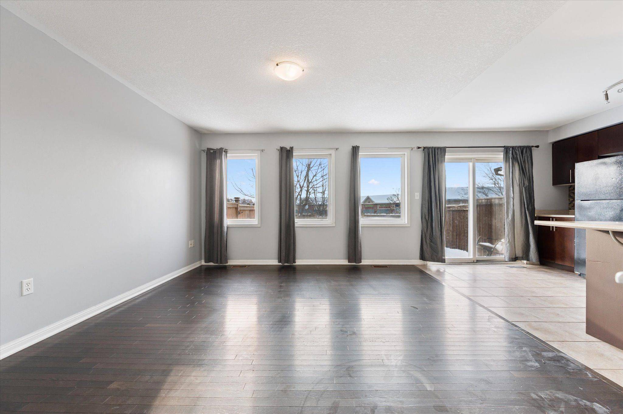 Cambridge, ON N1T 2G8,71 Garth Massey DR #4