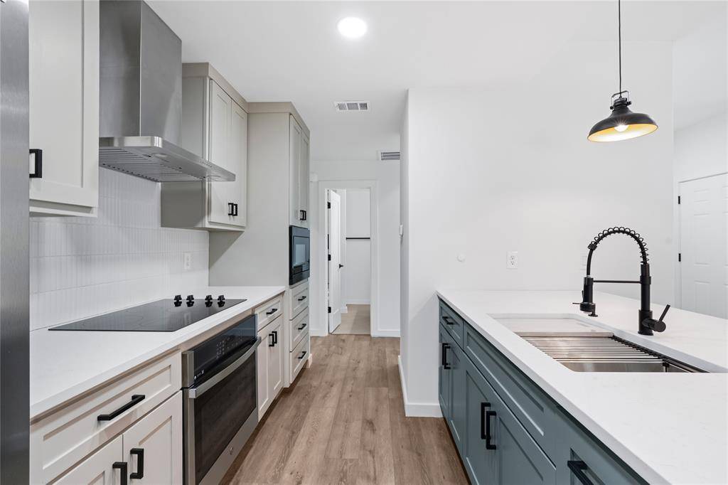 Dallas, TX 75231,8601 Park Lane #121