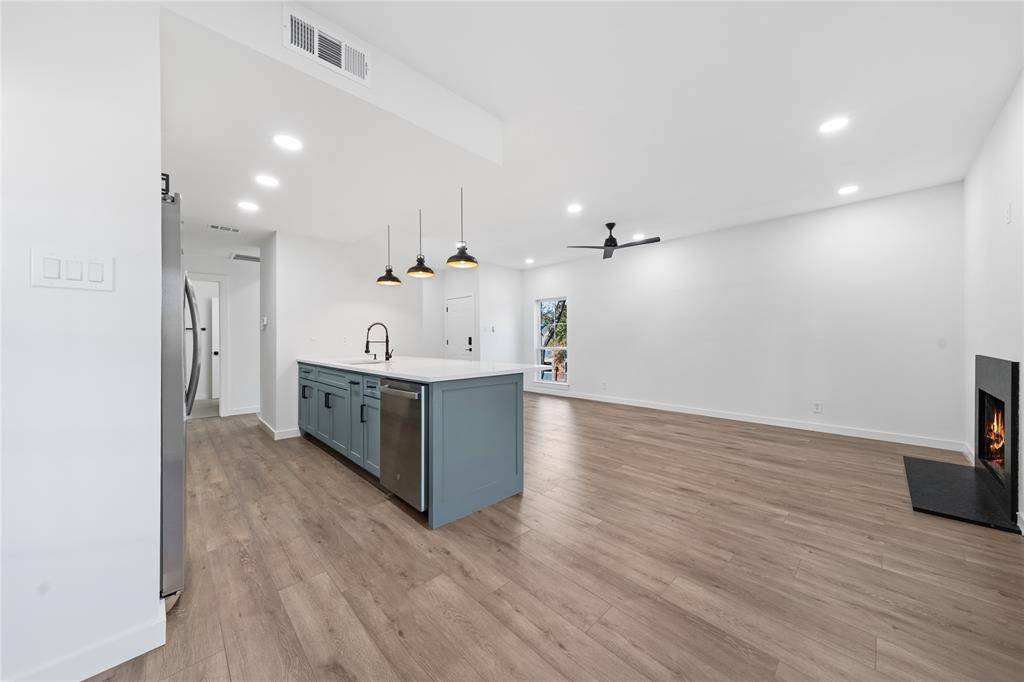 Dallas, TX 75231,8601 Park Lane #121