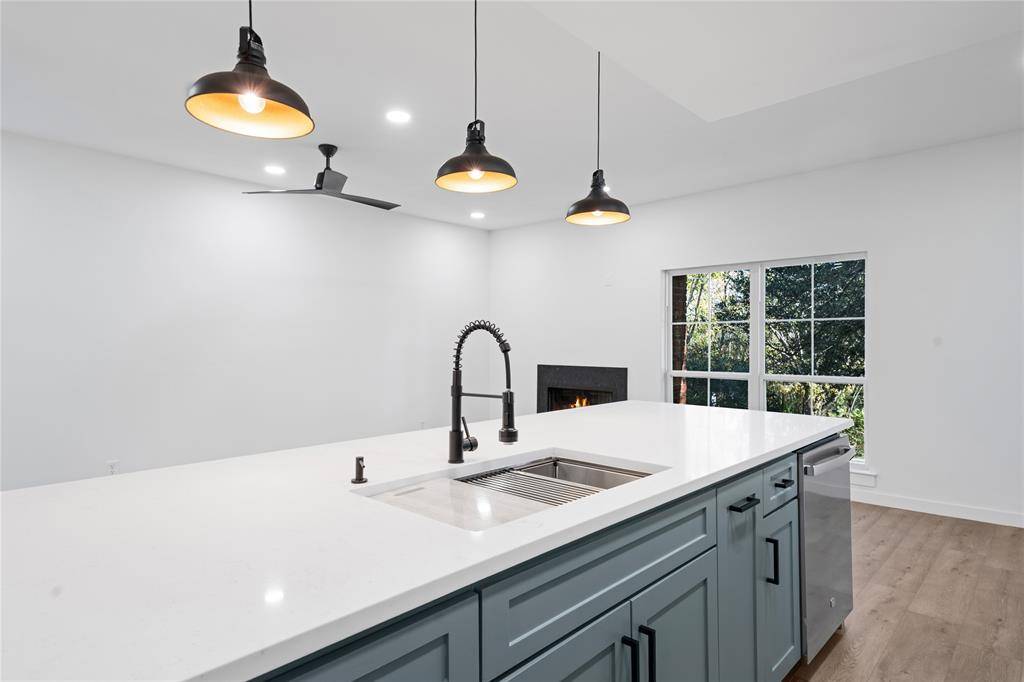 Dallas, TX 75231,8601 Park Lane #121