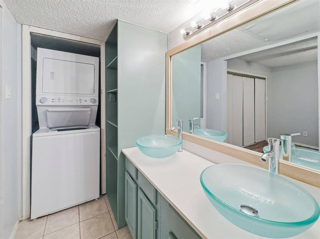 Dallas, TX 75243,9835 Walnut Street #208