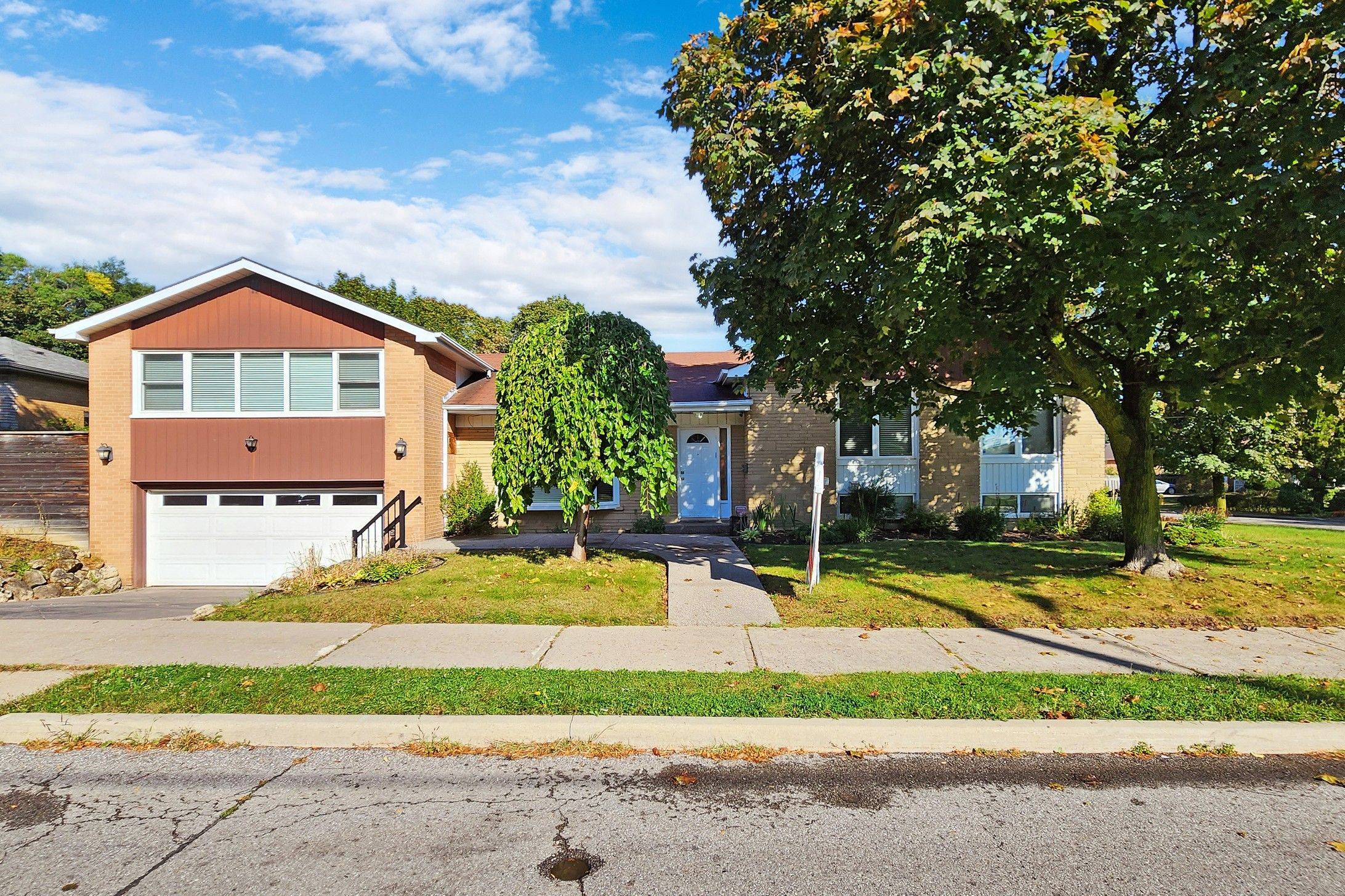 Toronto C06, ON M3H 5E8,212 Goddard ST #Main Level