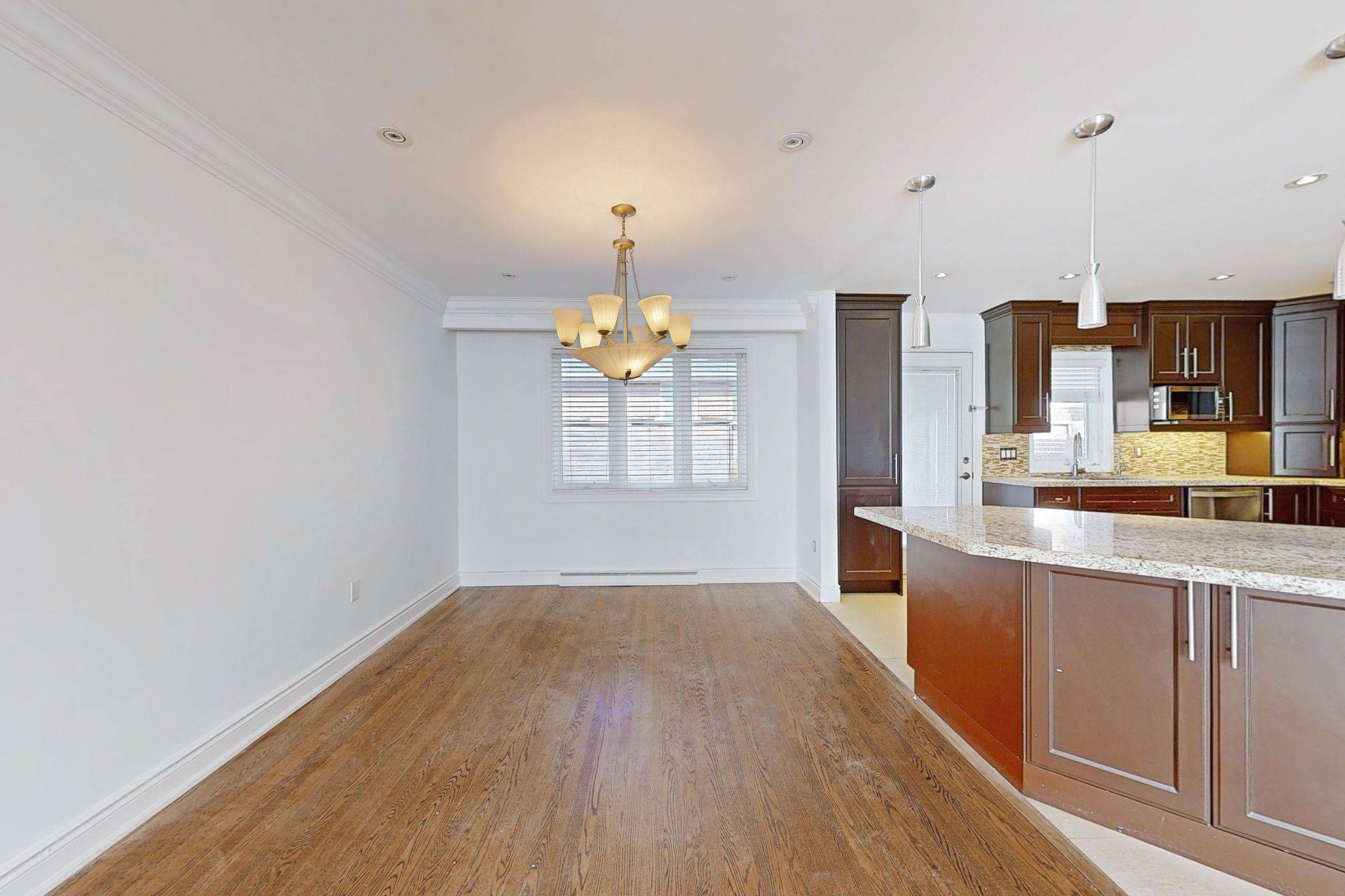 Toronto C06, ON M3H 5E8,212 Goddard ST #Main Level