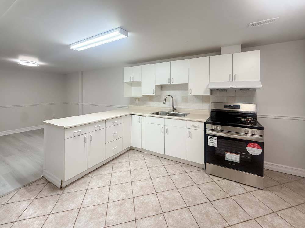 Toronto C15, ON M2J 3G1,130 Kingslake RD #Lower