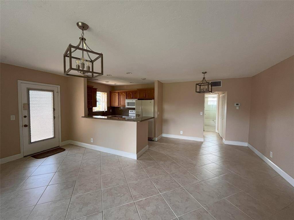 West Palm Beach, FL 33417,212 Oxford 400 #212