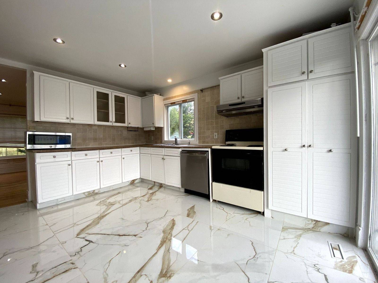 King, ON L7B 1A3,16605 Jane ST