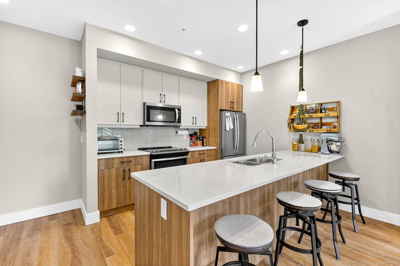 Tofino, BC V0R 2Z0,700 Yew Wood Rd #302