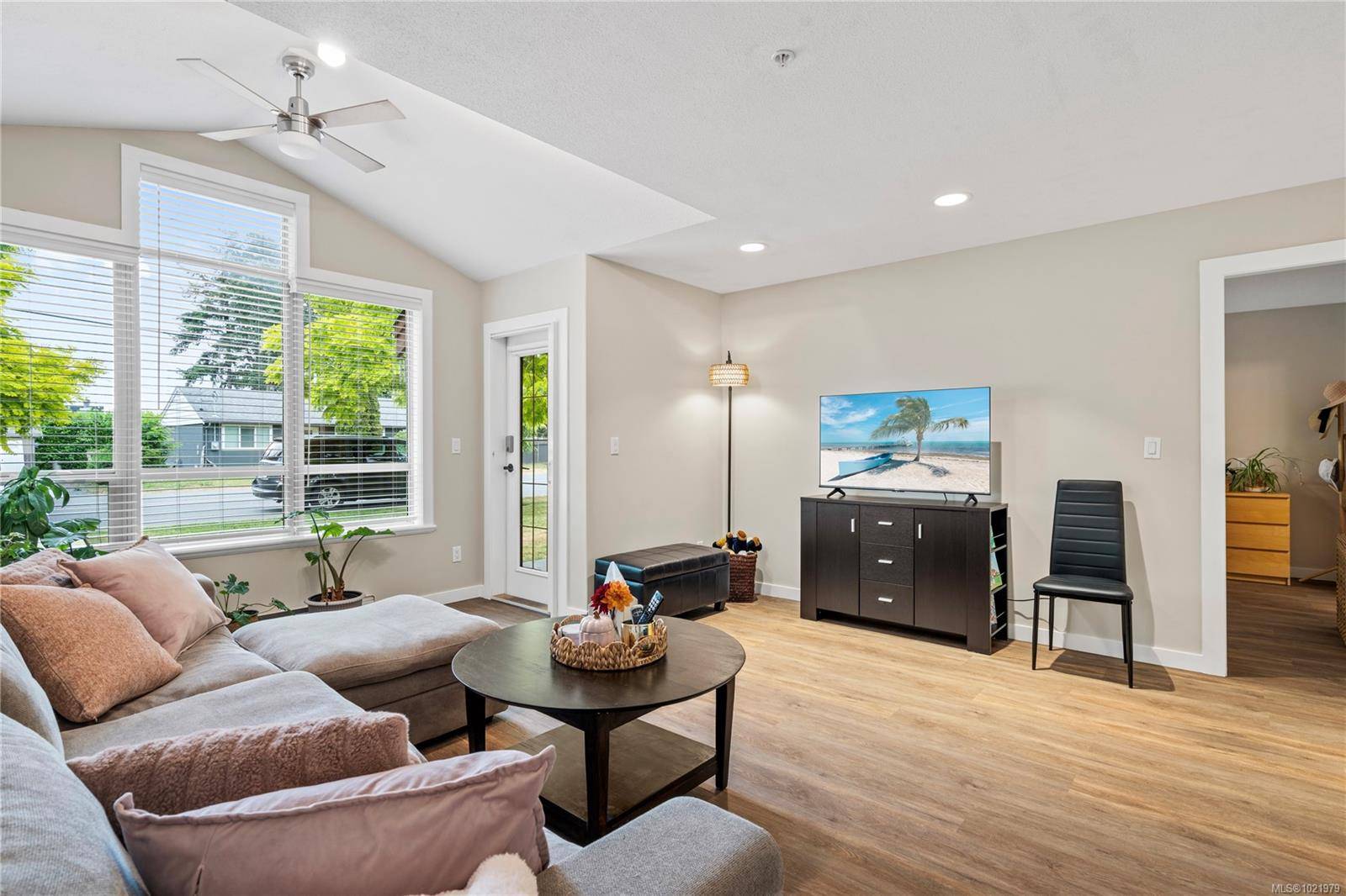 Parksville, BC V9P 2N5,261 Mills St #806