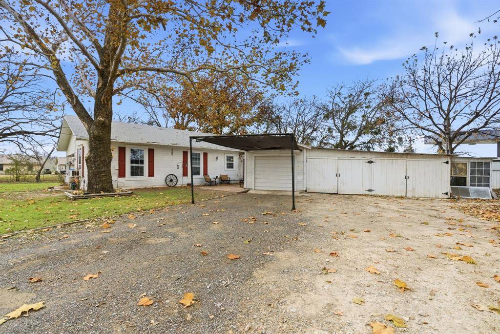 De Leon, TX 76444,902 N Travis Street